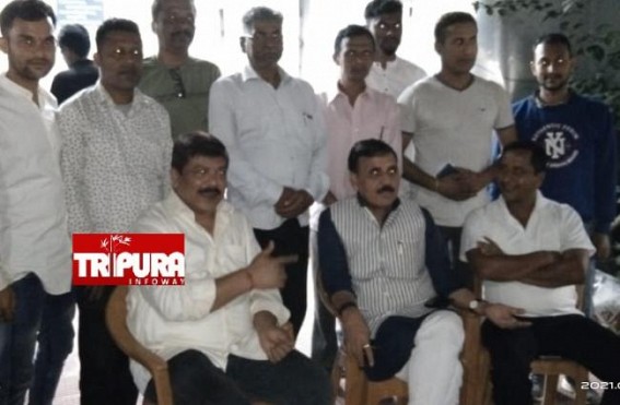 Tripura BJP Crisis : Vinod Sonkar met Biplab Deb's Rival Faction MLAs at MLA Hostel : Majority of BJP MLAs sought a replacement of Biplab Deb as CM Tripura BJP Crisis : Vinod Sonkar met Biplab Deb's Rival Faction MLAs at MLA Hostel : Majority of BJP MLAs sought a replacement of Biplab Deb as CM